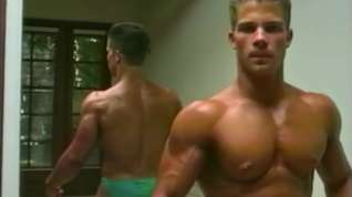 Online film young muscle hunk
