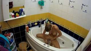 Online film Hot girl spied in the bathroom