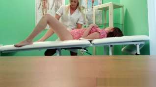 Online film Les nurse fingering real patient before oral