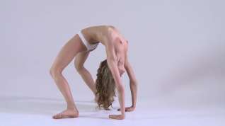 Online film FlexyTeens gymnast Berta