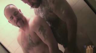 Online film Daddy breeds his boy in the shower