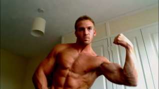 Online film Adam Charlton bodybuilder muscle posing on cam