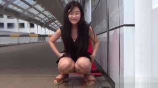 Online film Fetish asian whore peeing in gutter