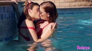 Online film Sovereign Syre & Liv Wild in Mouth to Mouth - TwistysNetwork