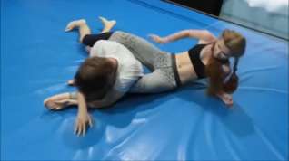 Online film This girl is strong and amazing scissor choke