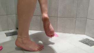 Online film Stripping and shower after the gym - Sweaty feet, sporty socks, legs, ass