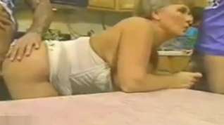 Online film Classic Sexy mom fucking with young studs