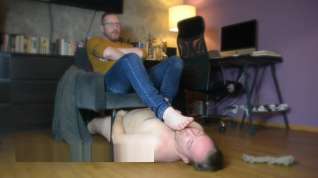 Online film Master Bassil humiliate fag slave for laugh when he worship feet. Verbal