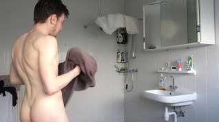 Online film Sexy crossdresser is taking a shower