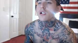 Online film Bodybuilder tatuado monster cock