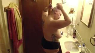 Online film Fat MILF Voyeur Head Shave with Dancing and Smoking