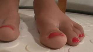 Online film CLASSIC GIANTESS VIDEO: Sumer shrinks guy and transforms him in footslave
