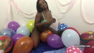 Online film Kasseystarr in Room Of Balloons - FanCentro