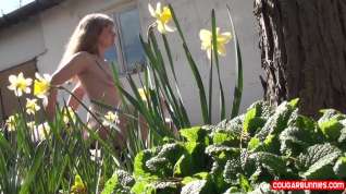 Online film Doris Dawn in Leotard, Daffodils - FanCentro