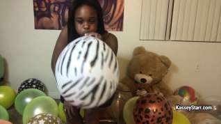 Online film Kasseystarr in Filling The Room With Balloons - FanCentro