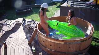 Online film TEENS PARTY HARD WITH TOYS IN HOT TUB !