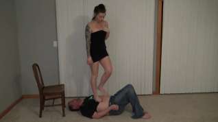 Online film Young Chick Abuses Guy