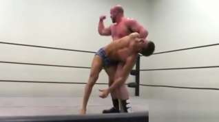 Online film Brute wrestling