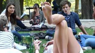 Online film Candid blonde soles in the park!