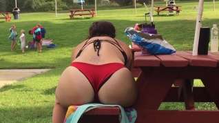 Online film Small Bikini, Big Booty - Milf (Non nude)