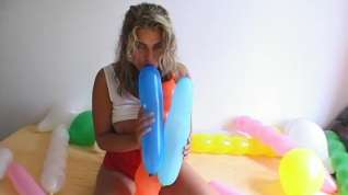 Online film Balloon fun - Julia Reaves