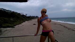 Online film Super Hot Blowjob on a Public Beach Lifeguard Stand!