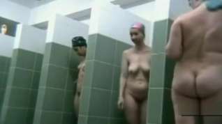 Online film Ordinary females in public shower room