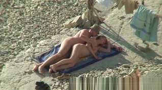 Online film Couple Share Hot Moments On Nude Beach