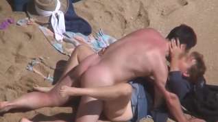 Online film Discrete Beach - Mature couple fucking