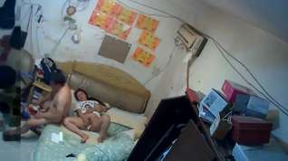 Online film The rented uncle goes to bed with his wife who is playing with her mobile p