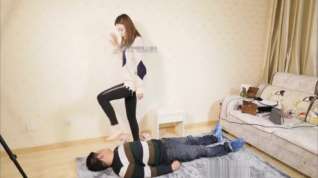 Online film Chinese trampling and face kicking
