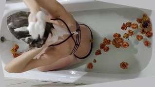 Online film Wash Hair In Bathtub With Roses