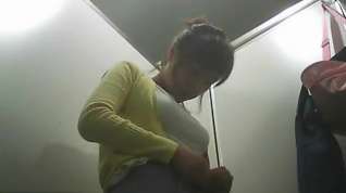 Online film Japanese girls changing in the restroom