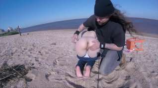 Online film CUTE TEEN GROPED ON BEACH WITH WIND