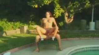 Online film Tammy Riding Steve's Cock Out By The Pool