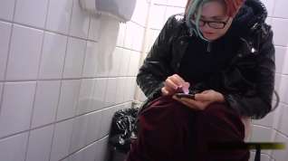 Online film Teen Toilet spycam