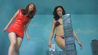 Online film Darenzia and two other giantess destroy the city