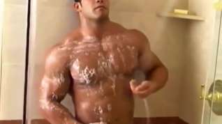 Online film ruben escobar muscle shower