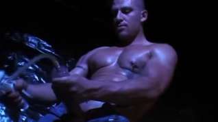 Online film Tattooed muscle solo pumping
