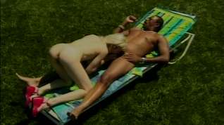 Online film Dude Has His Way With Sunbathing Blonde Chick