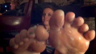 Online film Teen With Hot Soles and Feet Play Cream