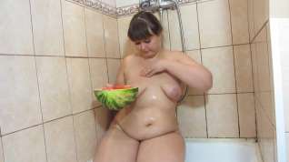 Online film cute bbw, pissing in watermelon. (good clip)