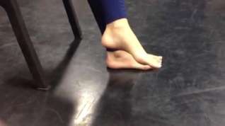 Online film Candid teen feet, no shoes