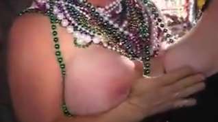 Online film Older women gets butt naked at Mardi Gras