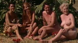 Online film Naked Girls Having Fun at a Nudist Resort (1960s Vintage)