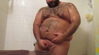 Online film HANDSOME YOUNG BEAR IN SHOWER