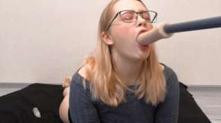 Online film Sexy beautiful teen dildomachine in pussy and mouth