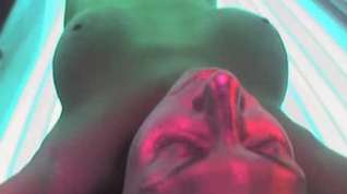 Online film Busty girl in solarium