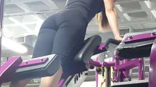 Online film Candid ass & cleavage - gym girl bent over in tights