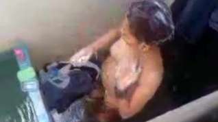 Online film Indian Maid Voyeur Shower